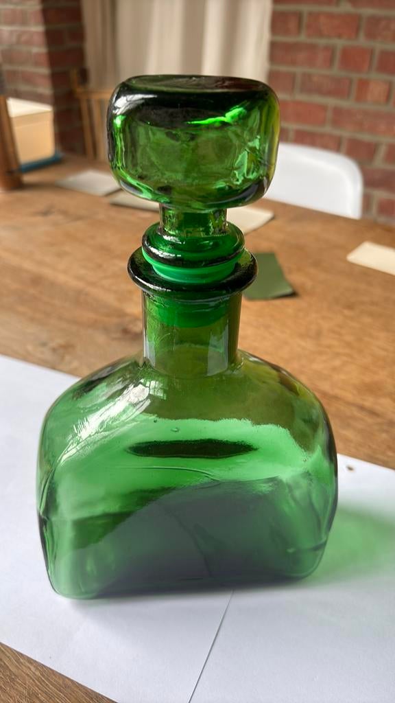 Groene glazen karaf, Ophalen