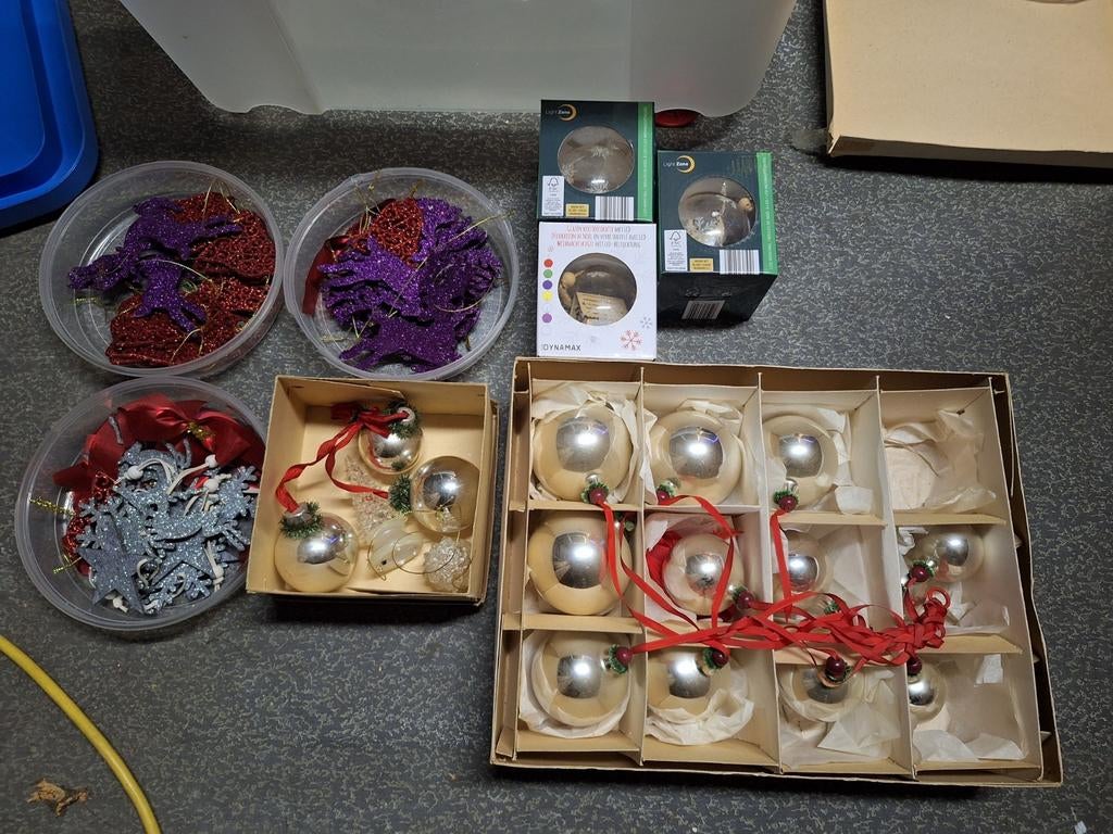 Glazen kerstballen+opbergdoos, Diversen, Kerst, Ophalen of Verzenden