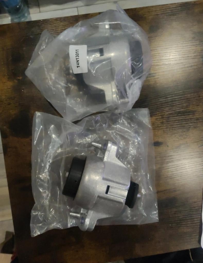 Support moteur Jaguar neuf 2pieces, Jaguar
