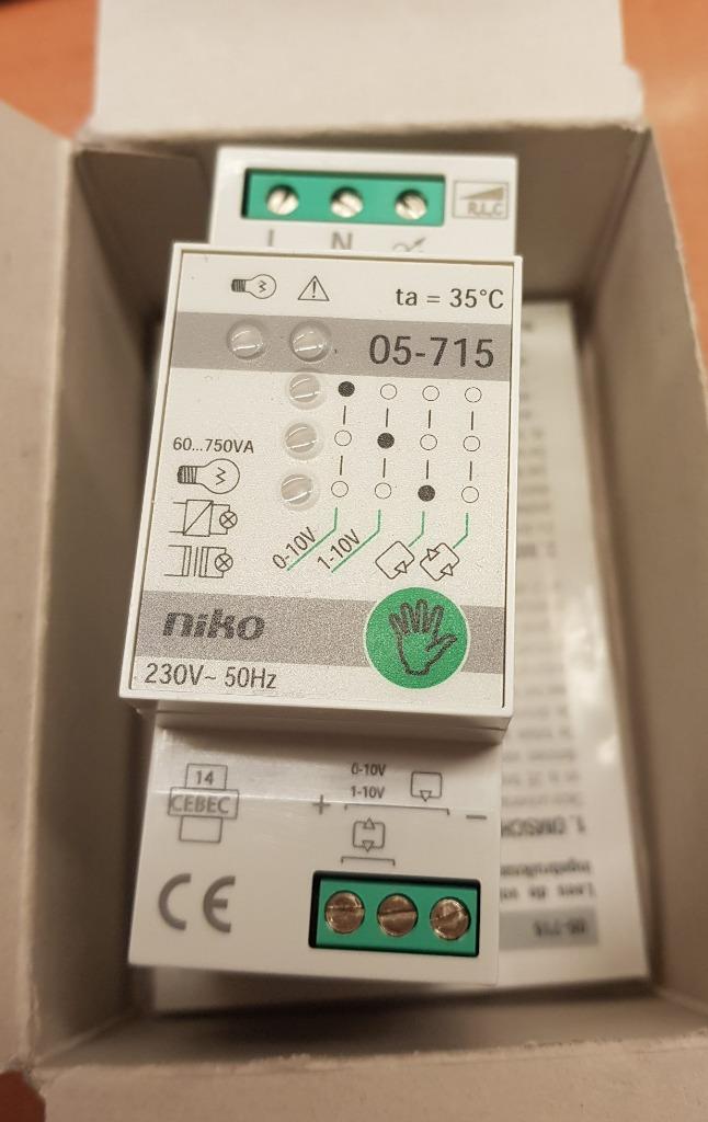 niko universele dimmer 05-715 + schakelklok theben 636, Ophalen of Verzenden, Nieuw