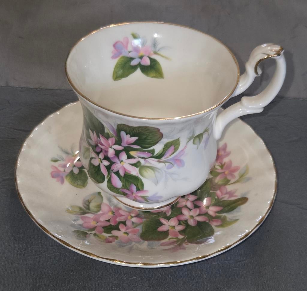 Royal Albert Engelse porseleinen koffiekop, Antiek en Kunst, Ophalen of Verzenden