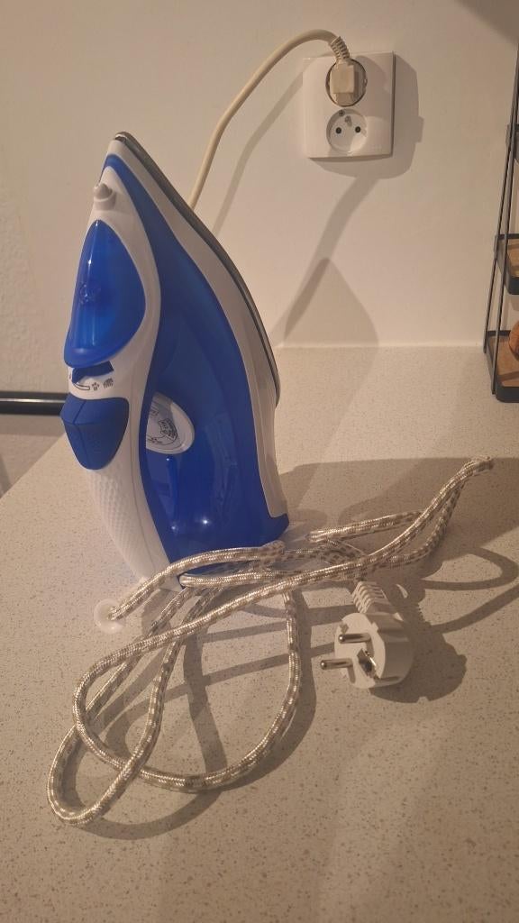 StoomStrijkijzer, Elektronische apparatuur, Strijkijzers en Strijkplanken, Ophalen, Nieuw, Strijkijzer met snoer
