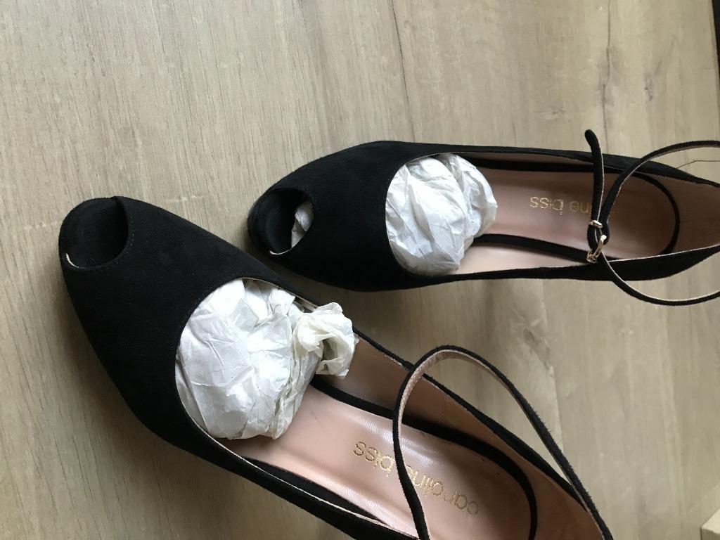 Caroline Biss zwarte pumps met riempje maat 40, Kleding | Dames, Schoenen, Pumps, Zwart, Ophalen of Verzenden, Zo goed als nieuw