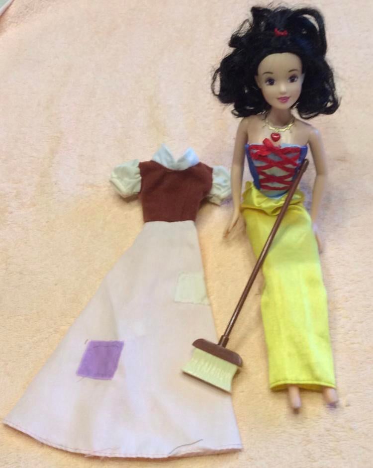 Poupée blanche neige qui chante., Enlèvement ou Envoi, Comme neuf, Barbie