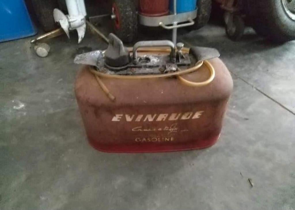 nourisse (réservoire) pour moteur de bateau, Enlèvement
