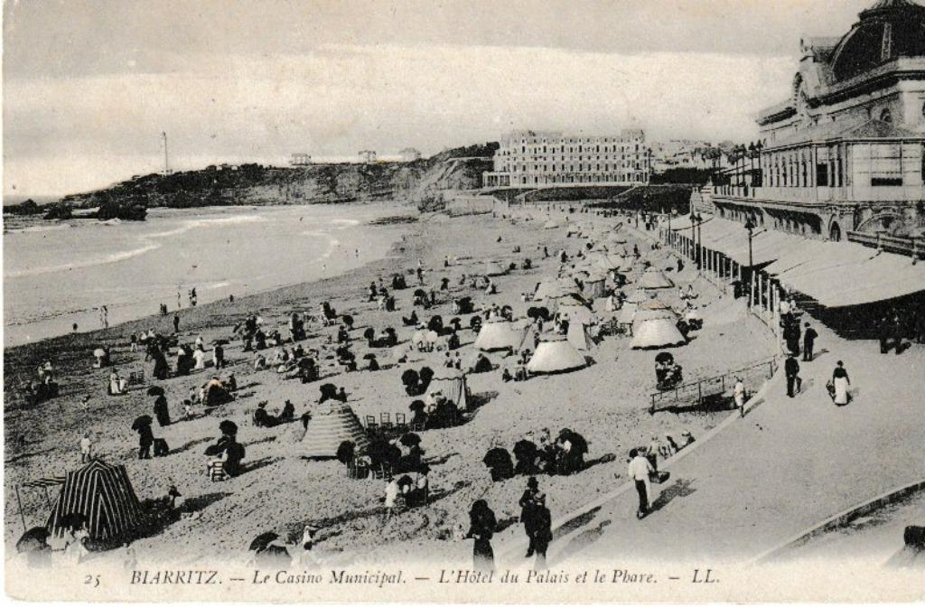 BIARRITZ LE CASINO MUNICIPAL L HOTEL DU PALAIS ET LE PHARE C, Ophalen of Verzenden, Voor 1920, Gelopen, Frankrijk