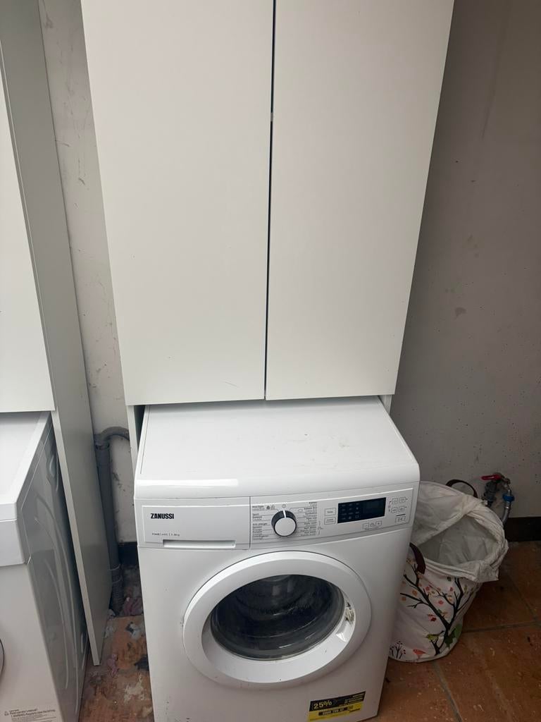 Machine a laver 8Kg Zanusi + armoire Ikea, Electroménager, Lave-linge, Enlèvement, Comme neuf
