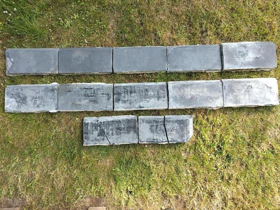 Plinthes récup en ciment noir ± 3,6 LM, Bricolage & Construction, Enlèvement, Utilisé