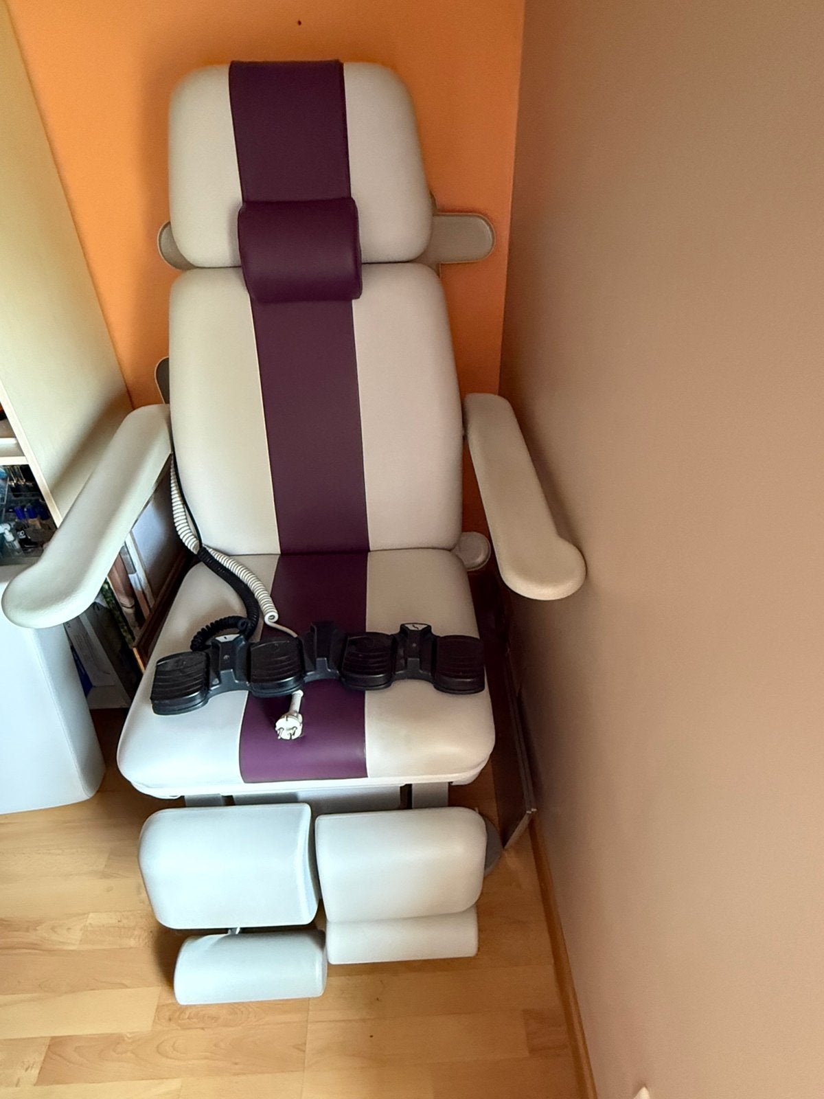 Fauteuil électrique de traitement et de soins, Enlèvement, Comme neuf