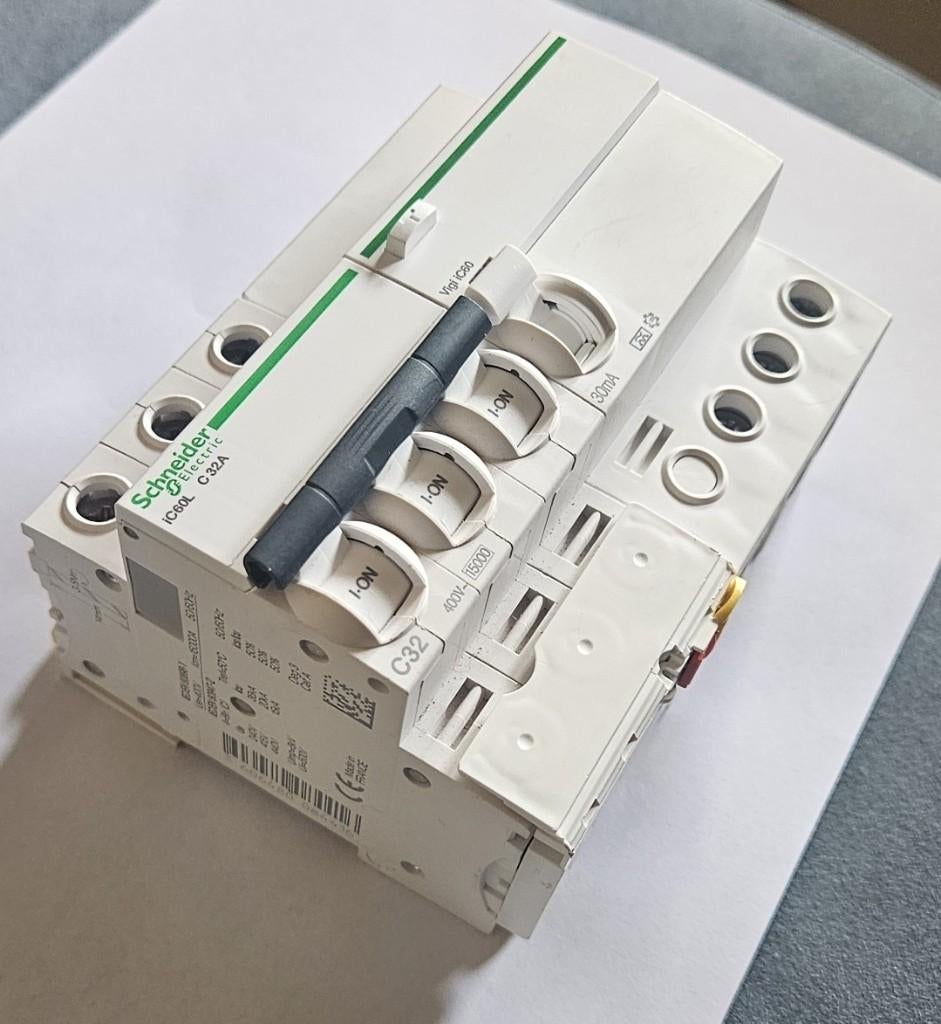 Schneider iC60L C32 + Vigi 30mA TYPE A | Driefasige Pro, Ophalen of Verzenden, Zo goed als nieuw, Overige typen