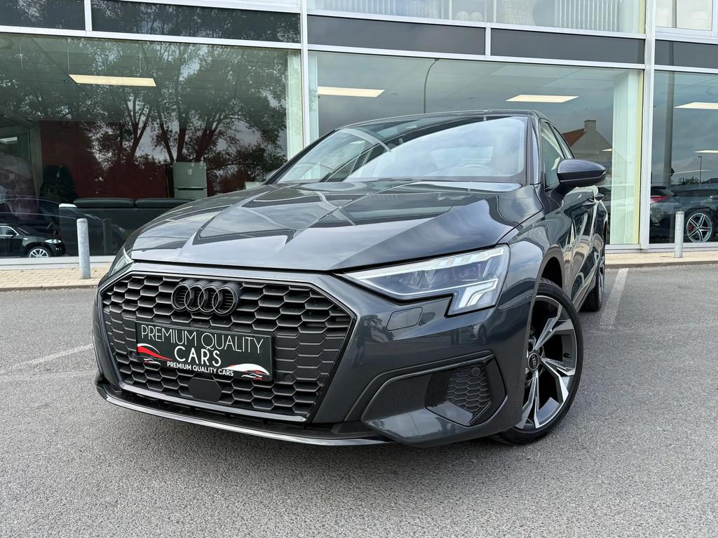 Audi A3 AUTOMAAT / CARPLAY / CAMERA / ZETELVERWARMING / KEYL, 4 deurs, Stof, Gebruikt, 4 cilinders