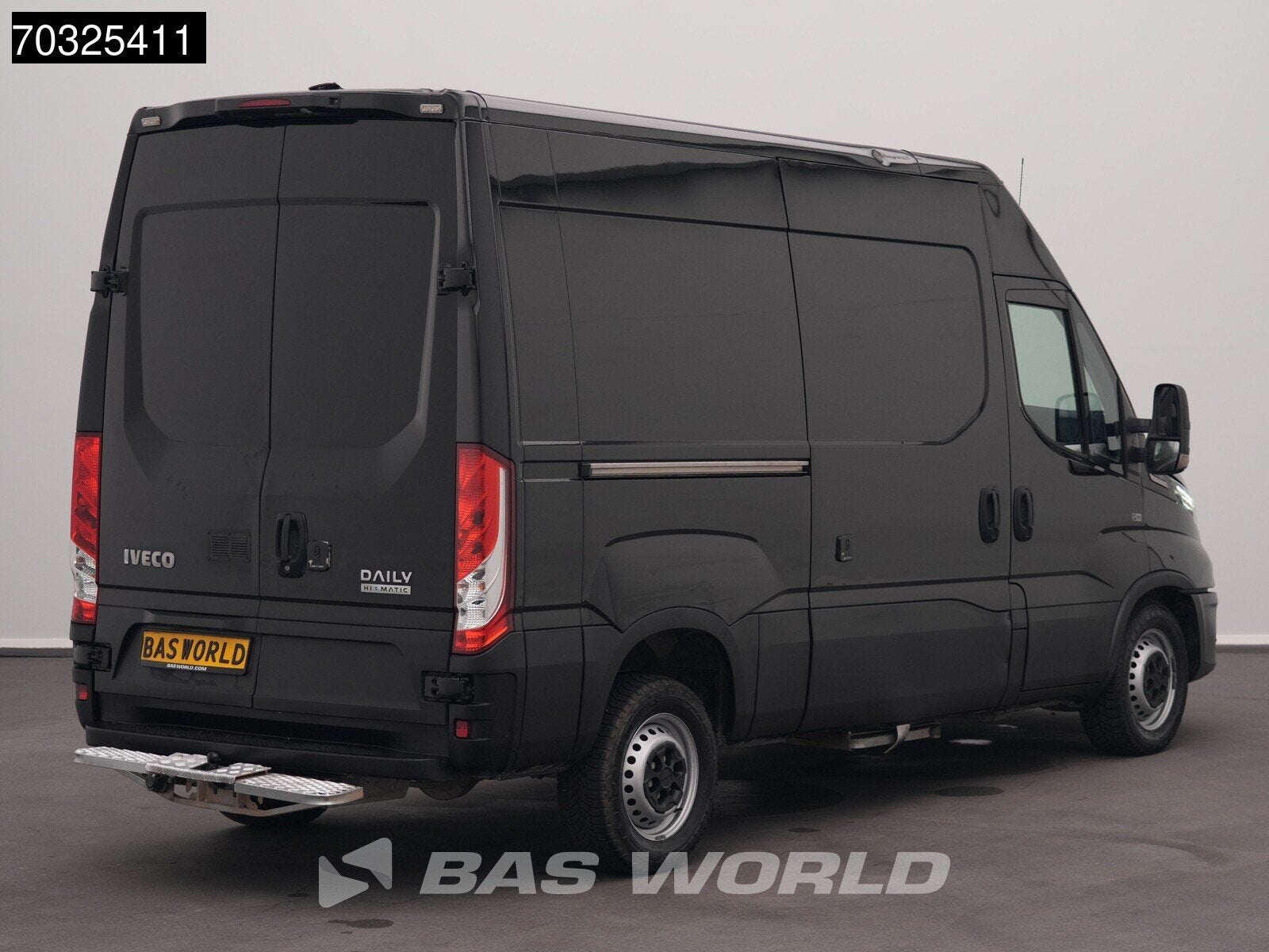 Iveco Daily 35S18 3.0L Automaat L2H2 3,5t Trekhaak ACC LED N, Auto's, Automaat, Stof, Gebruikt, Euro 6