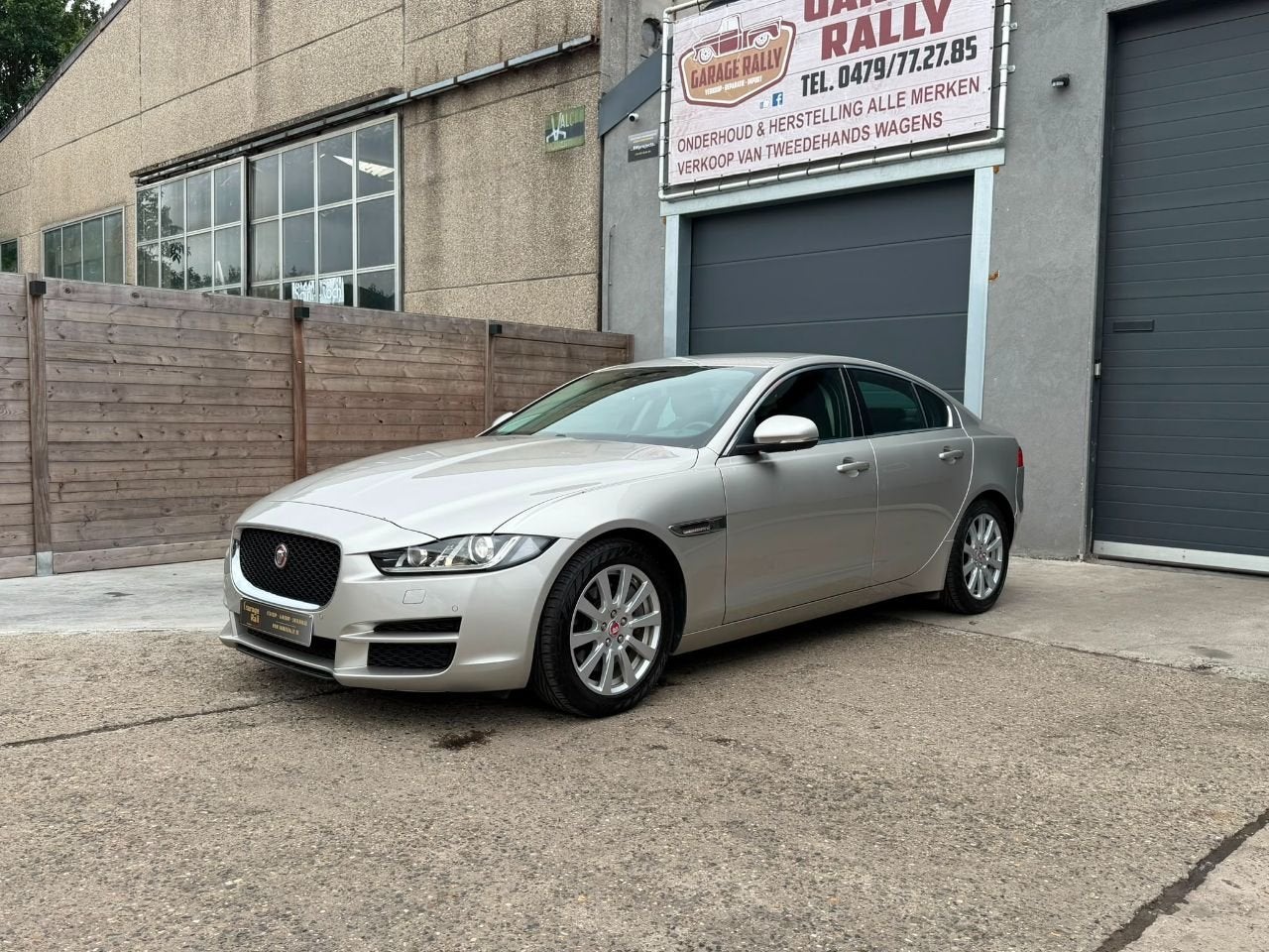 Jaguar XE Pure (bj 2016, automaat), Automaat, 4 deurs, Gebruikt, Bruin