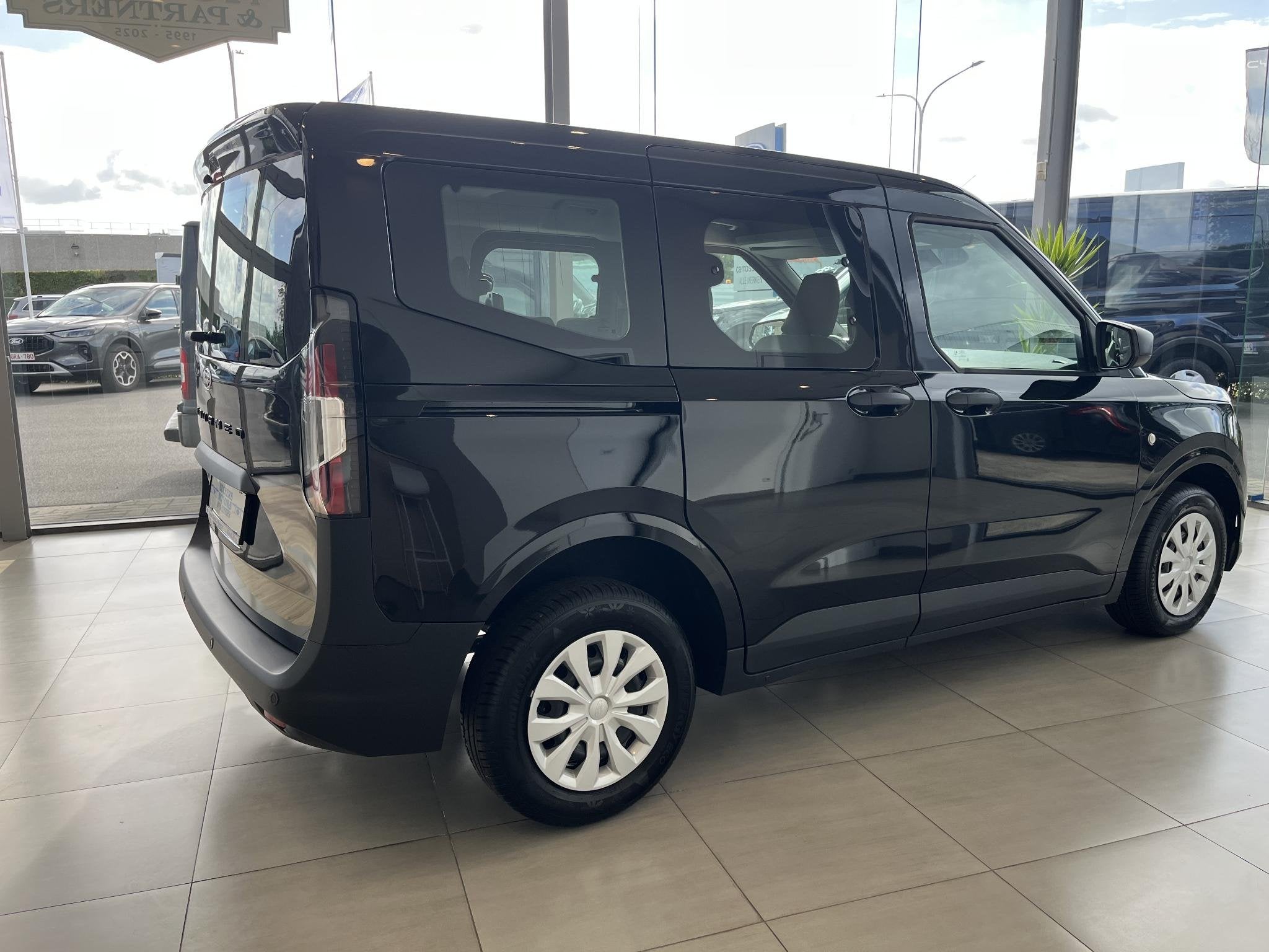 Ford Tourneo Courier Trend - Carplay - Winterpack - 5j garan, Autos, Entreprise, 5 portes, 151 g/km, 5 places