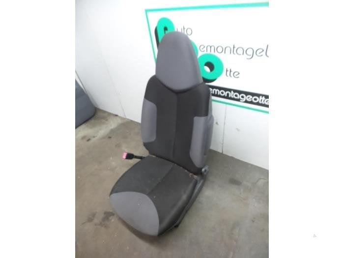 Siège gauche d'un Peugeot 107 (107 05-), -, 3 mois de garantie, Utilisé, -