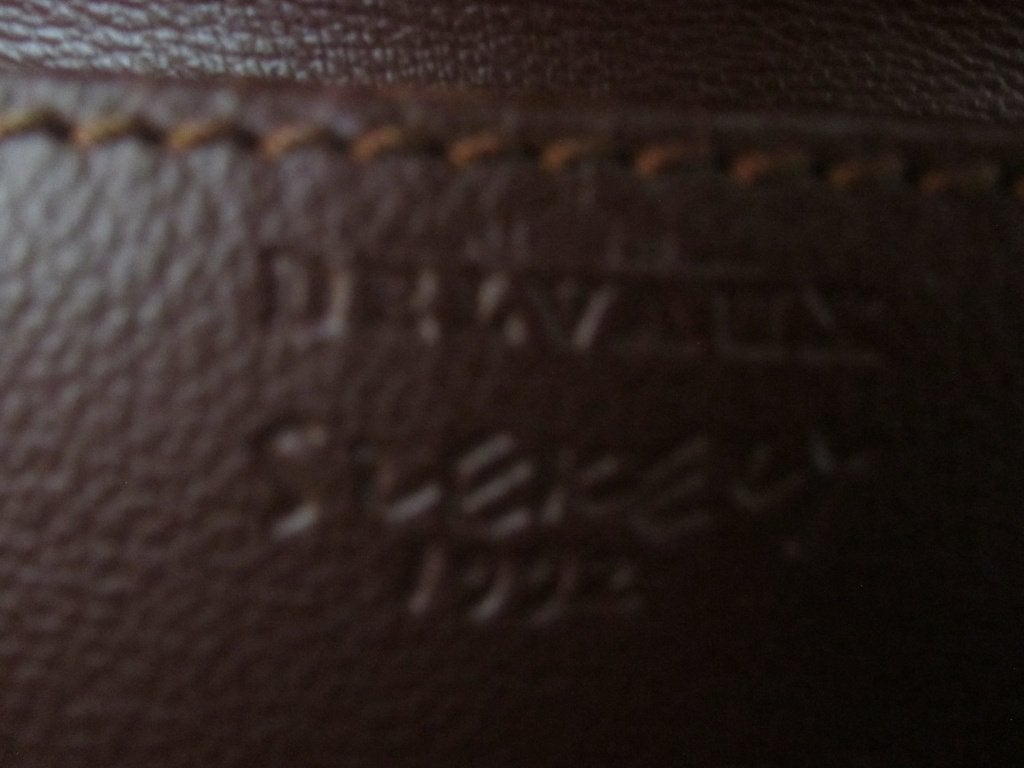 DELVAUX SLEKELY bruine hoes in beperkte oplage met logo, Handtassen en Accessoires, Verzenden