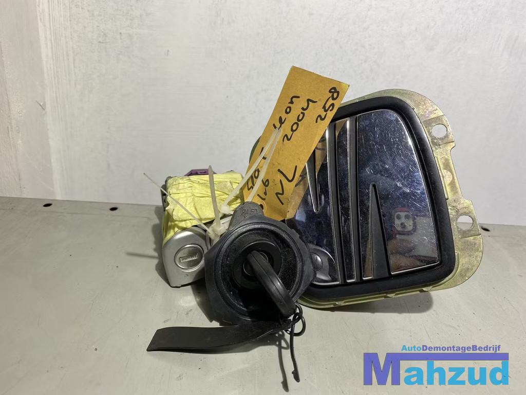 SEAT LEON Contactslot set met 1 sleutel, Gebruikt, Autovia A-2, Km 585 585
08760  Martorell, ES, SEAT S.A., Customercare@seat.es