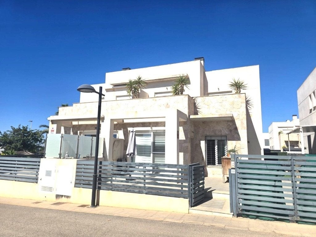 MAISON A LA PLAGE EN ESPAGNE A VENDRE, 100 m², Ville, Maison d'habitation, TORREVIEJA ALICANTE