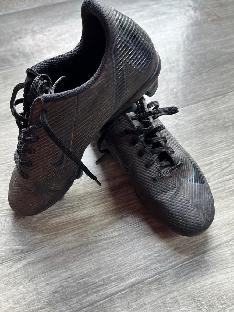 Voetbalschoenen 36, Sport en Fitness, Voetbal, Ophalen, Zo goed als nieuw