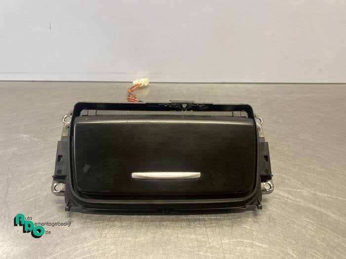Cendrier avant d'un BMW 3-Serie (3-Serie 04-), -, 3 mois de garantie, Utilisé, -