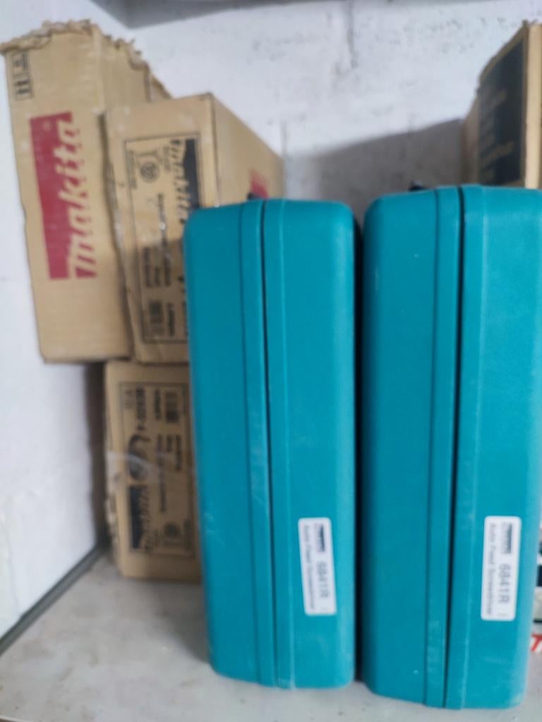 2 Visseuses à bandes makita, Enlèvement