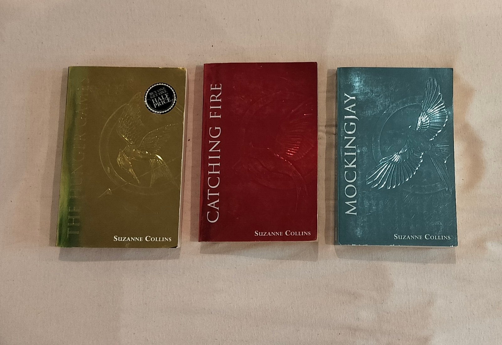 The hunger games trilogy foil edition - Suzanne Collins, Gelezen, Suzanne Collins, Ophalen of Verzenden, Fictie