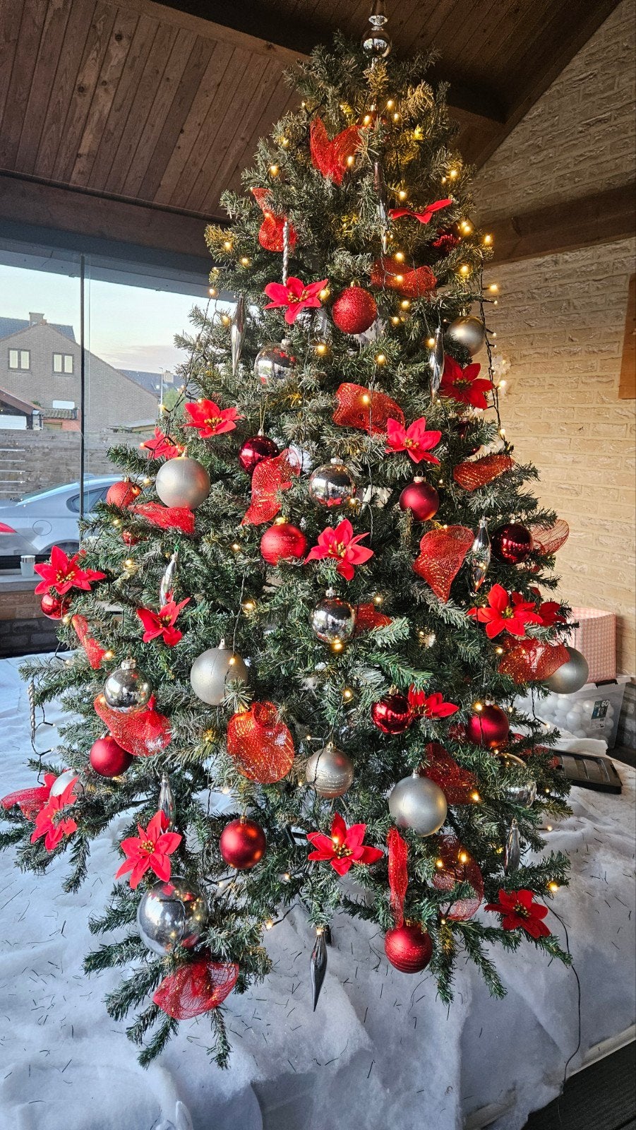 Kerstboom 200 cm  met versieringen en verlichting, Ophalen