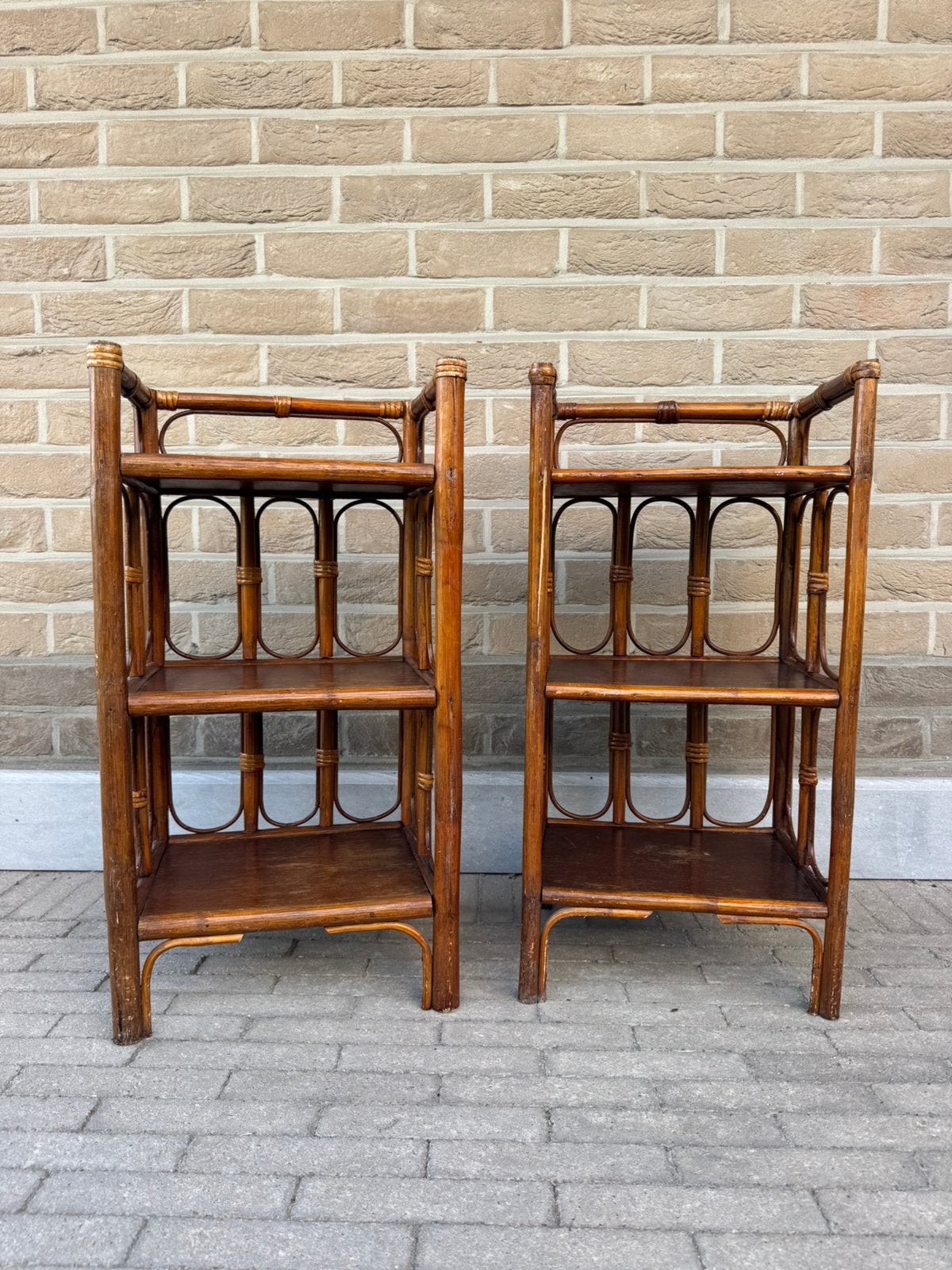 2 Mid-century rattan bedside shelves, Ophalen, Gebruikt