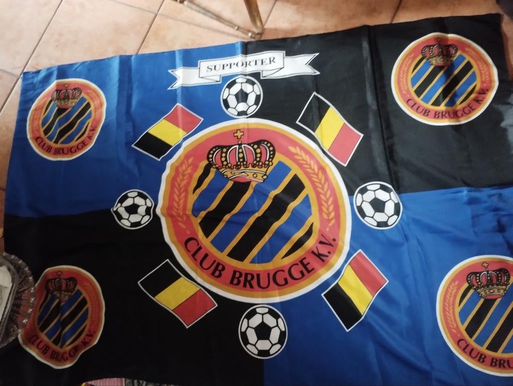Vlag 1meter op 1.50meter club Brugge, Ophalen