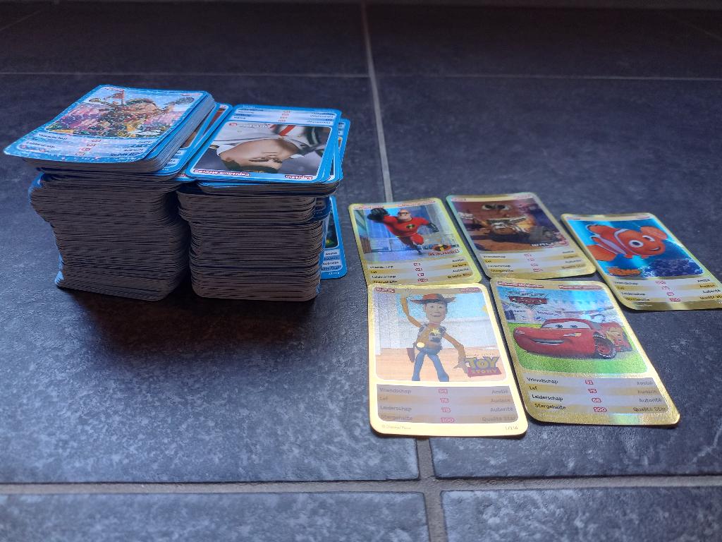 HEEL VEEL DISNEY PIXAR DELHAIZE KAARTJES, Verzamelen, Overige supermarkten, Ophalen of Verzenden