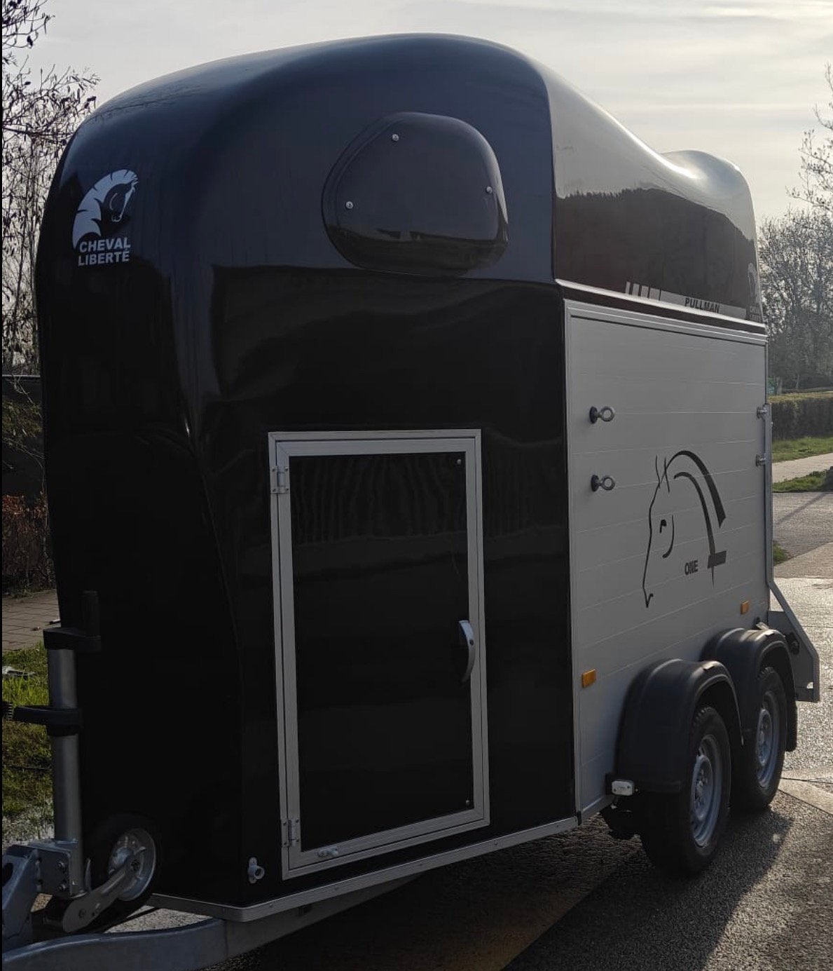 Cheval liberte gold 1 zadelkamer 1,5 p van 05/2024, Dieren en Toebehoren, Ophalen, Zo goed als nieuw, Aluminium, 2-paards trailer