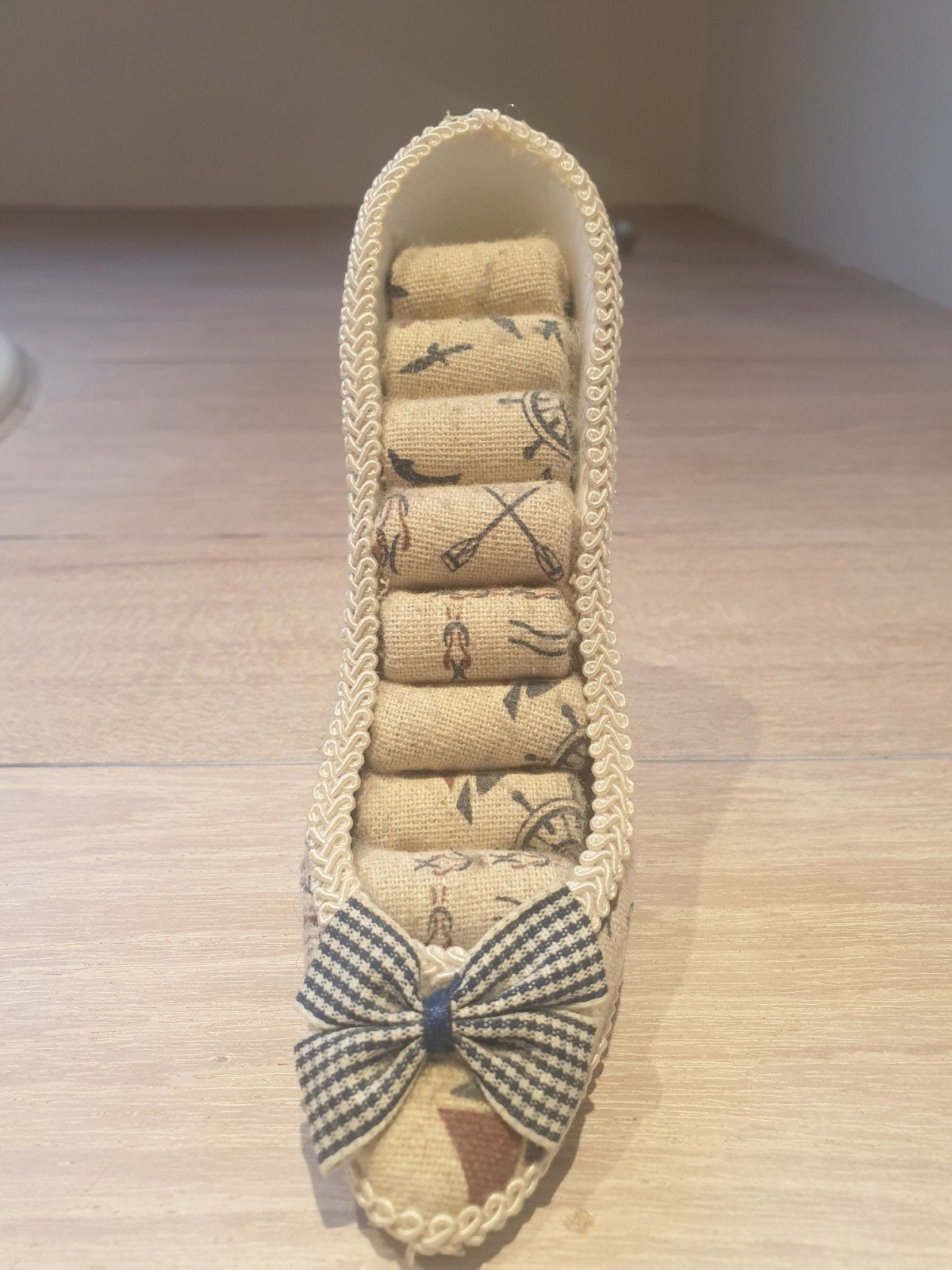 Mooi schoentje om ringen te bewaren (exclusief ringen)

12 c, Ophalen of Verzenden