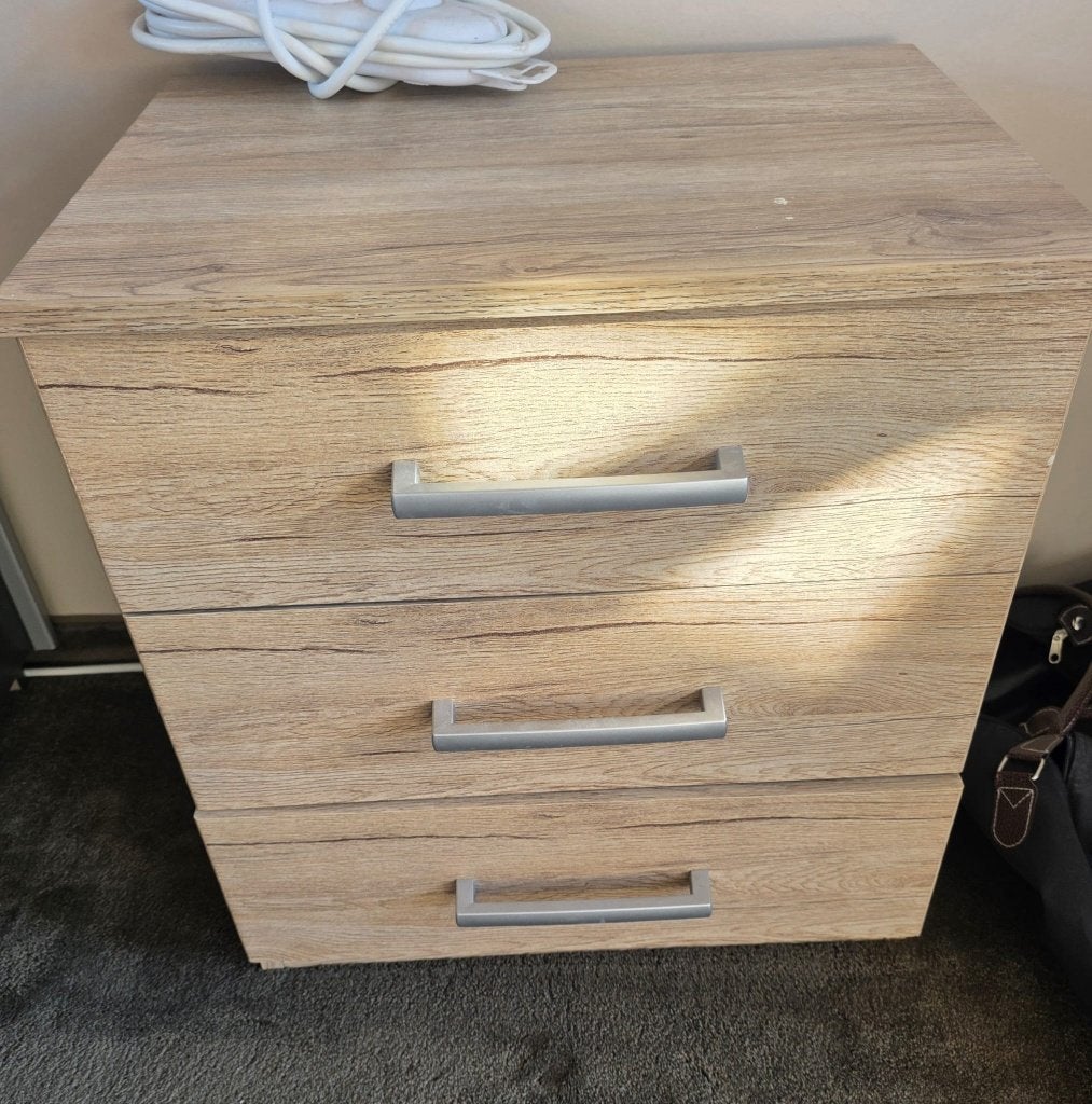 2 moderne nachtkastjes met 3 lades – eikdecor, Huis en Inrichting, Ophalen, Overige materialen, Gebruikt, 45 tot 65 cm