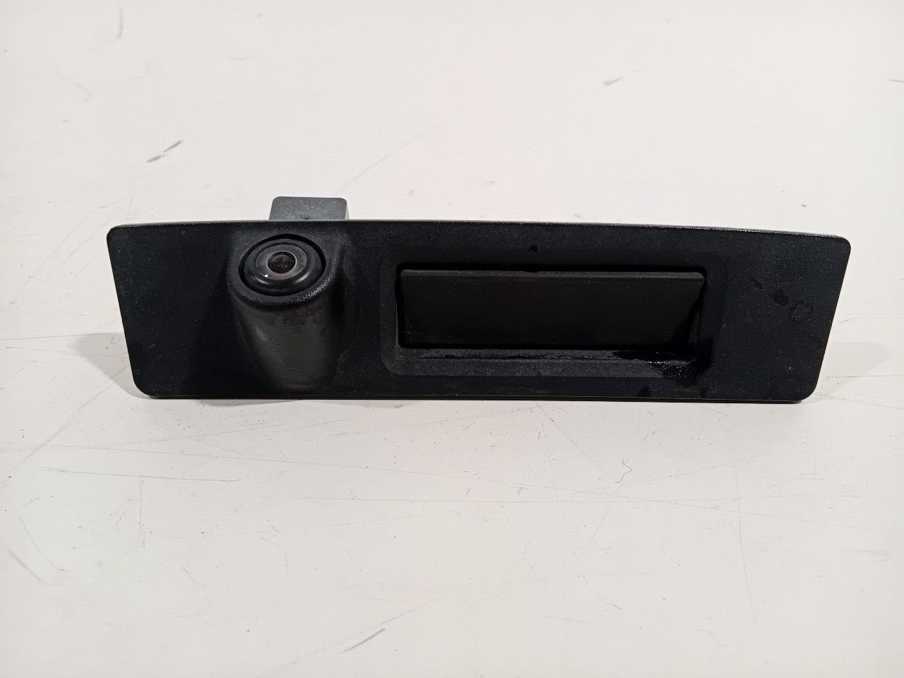 Camera achter Tesla Model 3, Onderdelen@venauto.nl, Van der Ven Autorecycling B.V., Ettenseweg 76, 4706 PB Roosendaal, The Netherlands