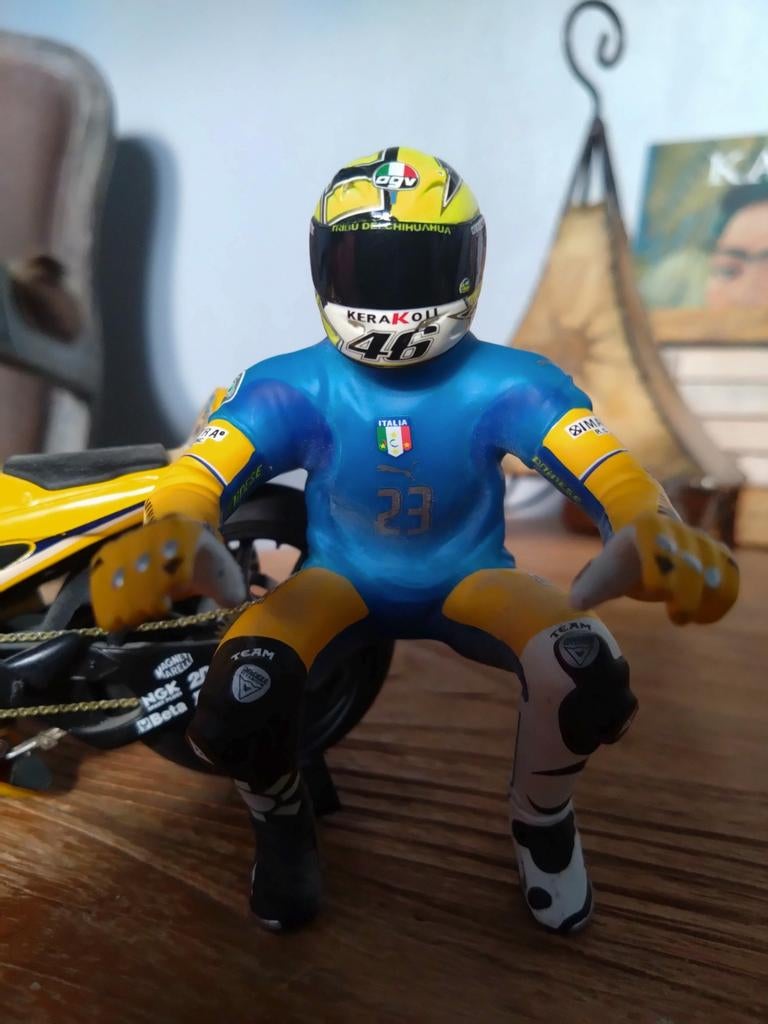Minichamps Valentino Rossi figuur 2006 (gratis fiets), Hobby en Vrije tijd, Ophalen