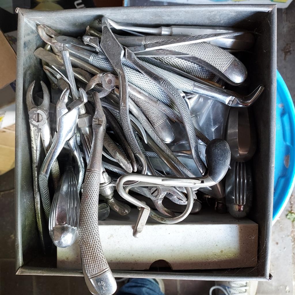 Boîte à instruments dentaires, Enlèvement