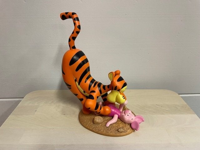 Walt Disney Teigetje en Knorretje spelend, Ophalen of Verzenden, Winnie de Poeh of vrienden, Zo goed als nieuw, Beeldje of Figuurtje