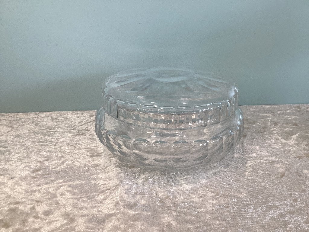  Dekseldoosje in helder kristal. VSL025/Aa., Antiek en Kunst, Ophalen