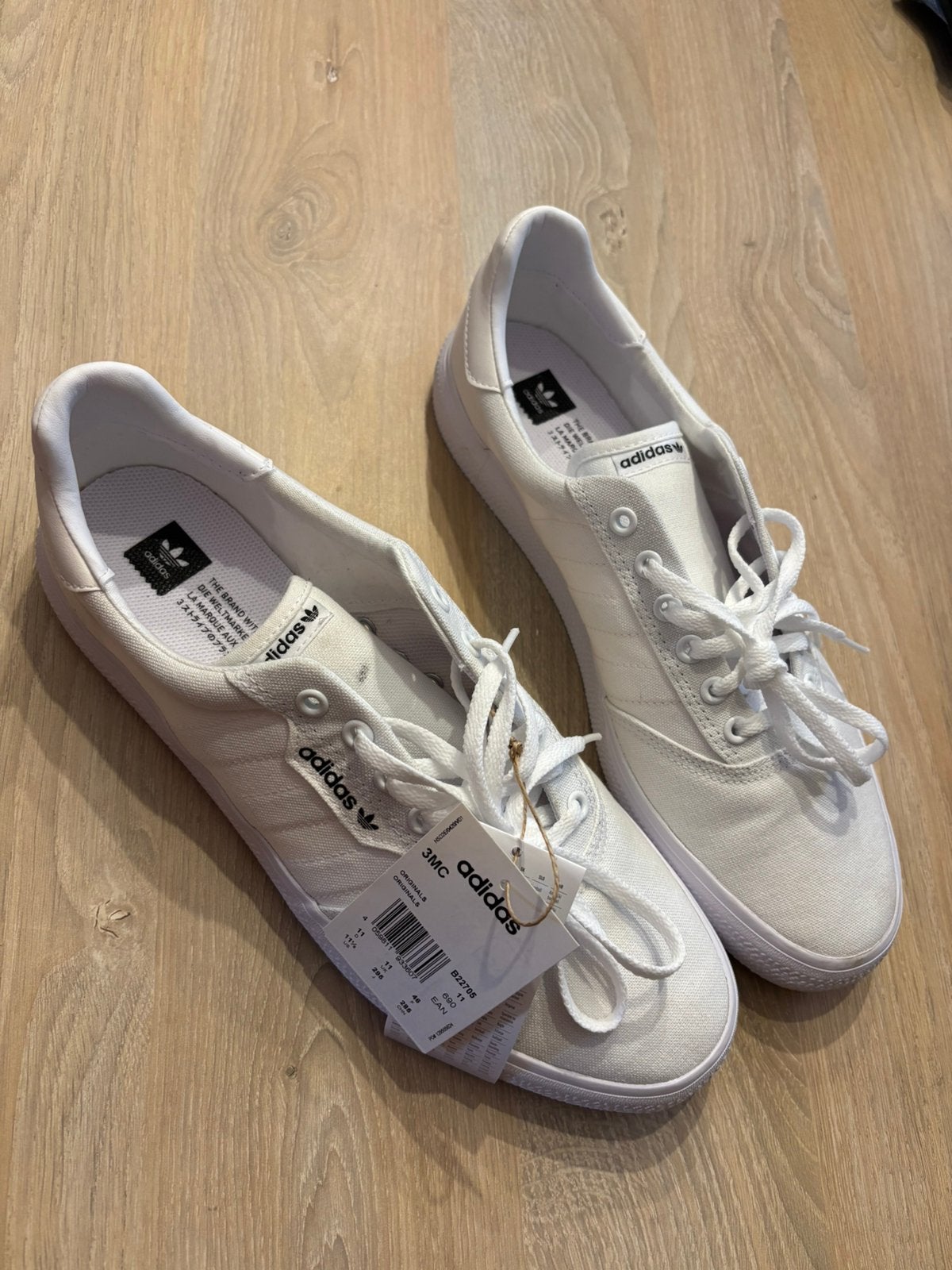 Nieuwe witte zomersneaker Adidas maat 46 voor heren, Neuf, Enlèvement, Blanc, Baskets