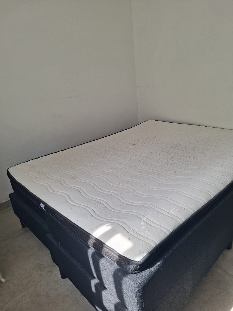 Boxspring 200 x 160 met topmatras, Huis en Inrichting, Ophalen, Blauw, Tweepersoons, Zo goed als nieuw