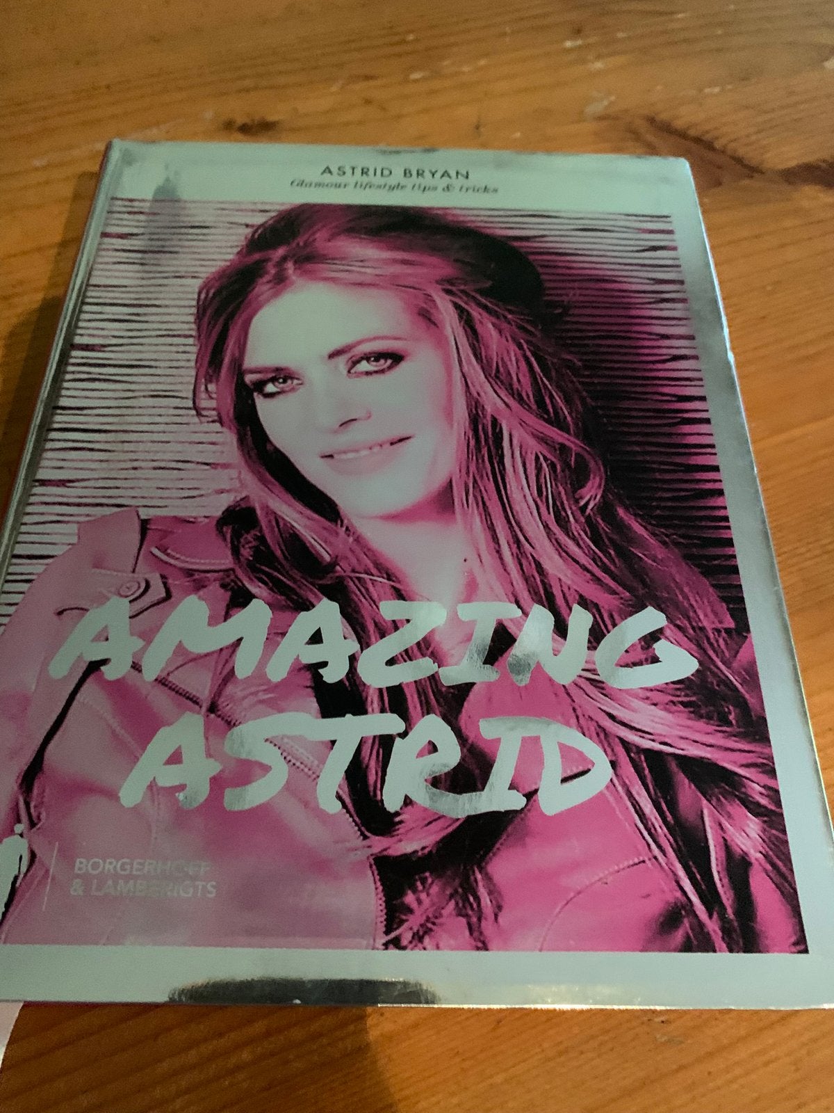Amazing Astrid, Ophalen of Verzenden, Zo goed als nieuw