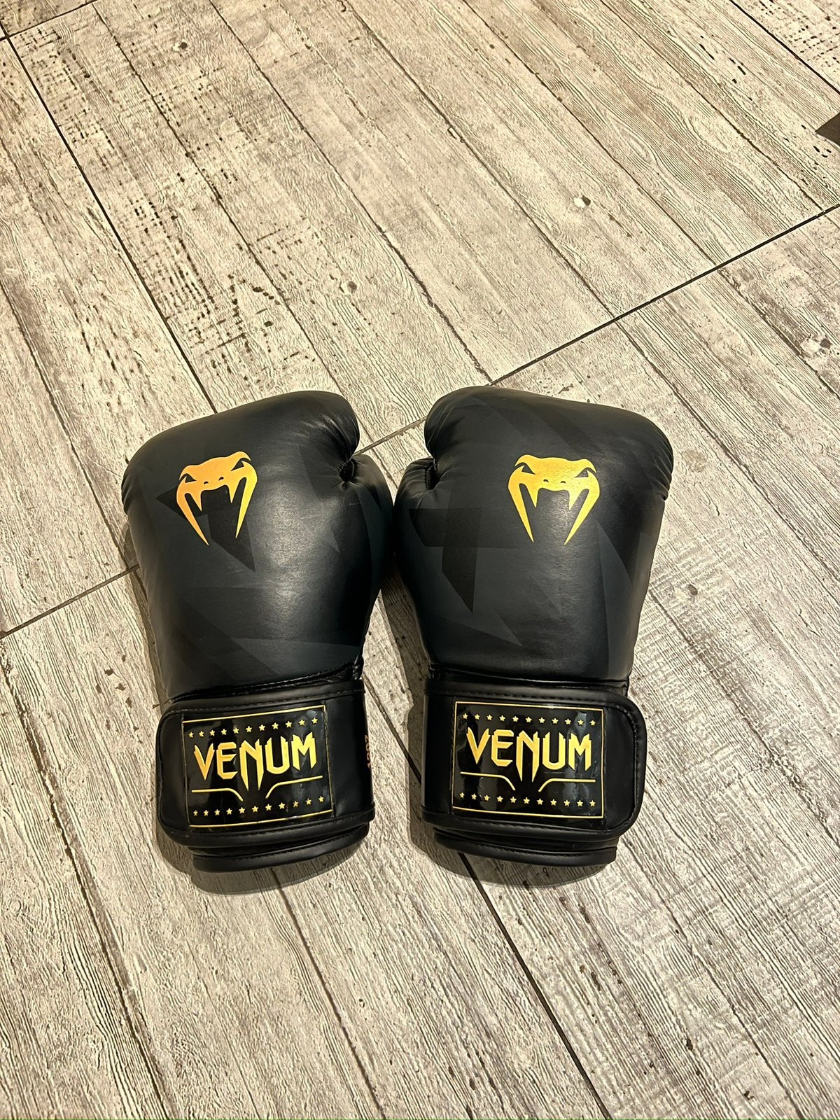 Gants de boxe Venum noir/or - occasion bon état, Enlèvement ou Envoi, Comme neuf