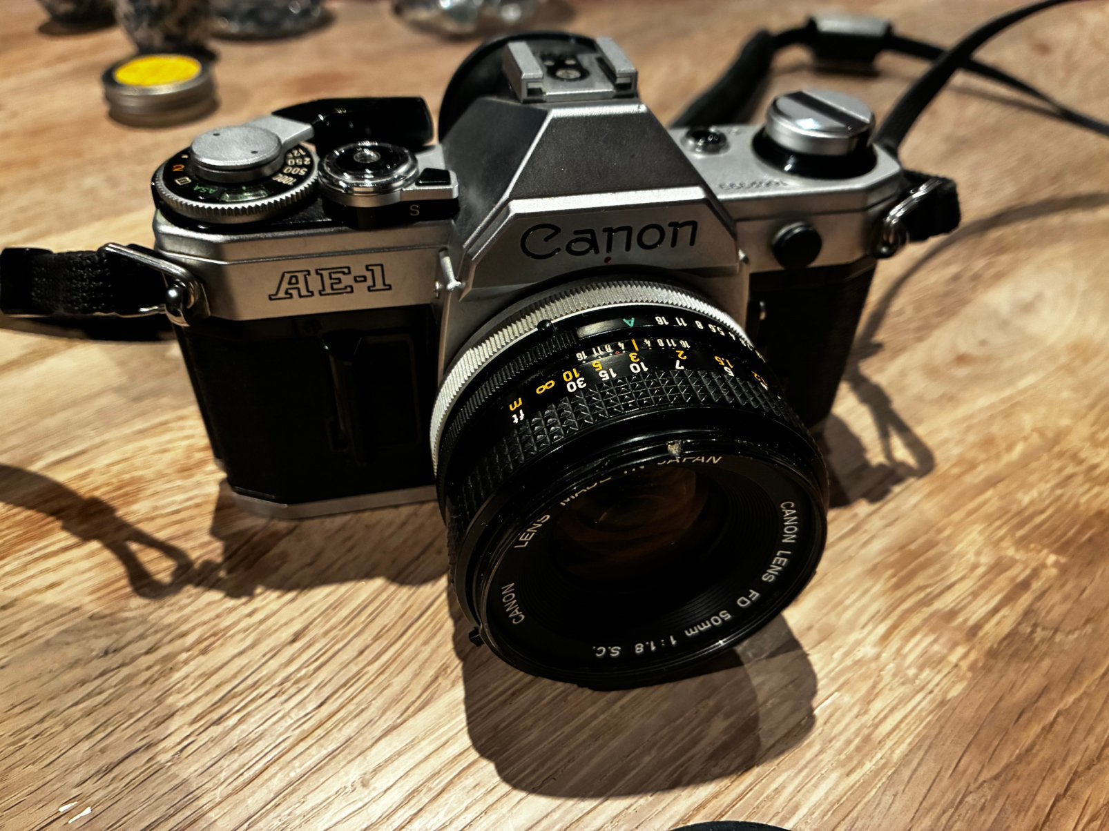 Canon AE-1 analoge camera + 50mm lens + Sunpak flitser, Enlèvement, Utilisé, Canon