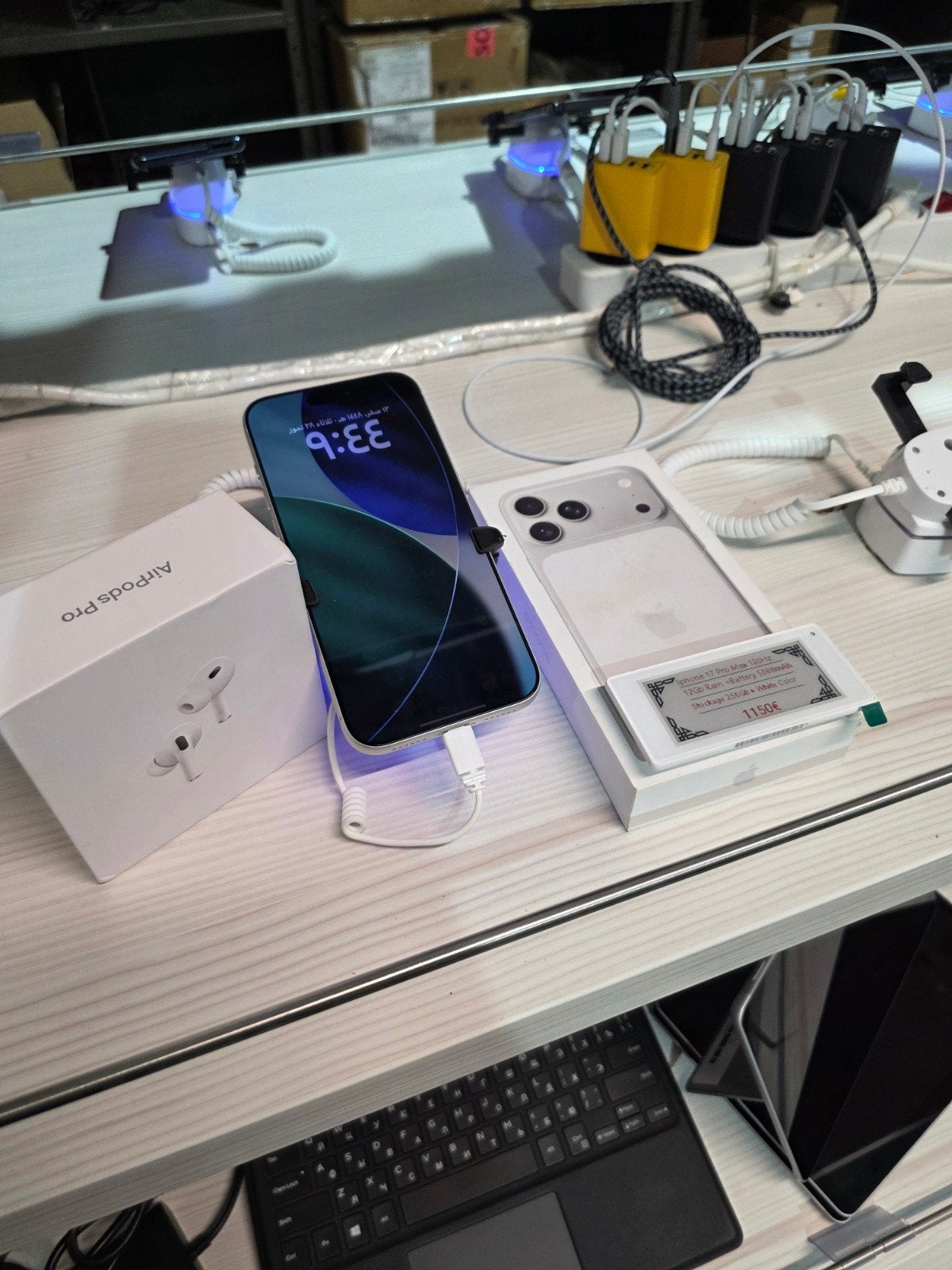 iPhone 17 Pro Max (256GB) in de kleur Wit, inclusief AirPods, Apple, Nieuw, Ophalen of Verzenden, Apple