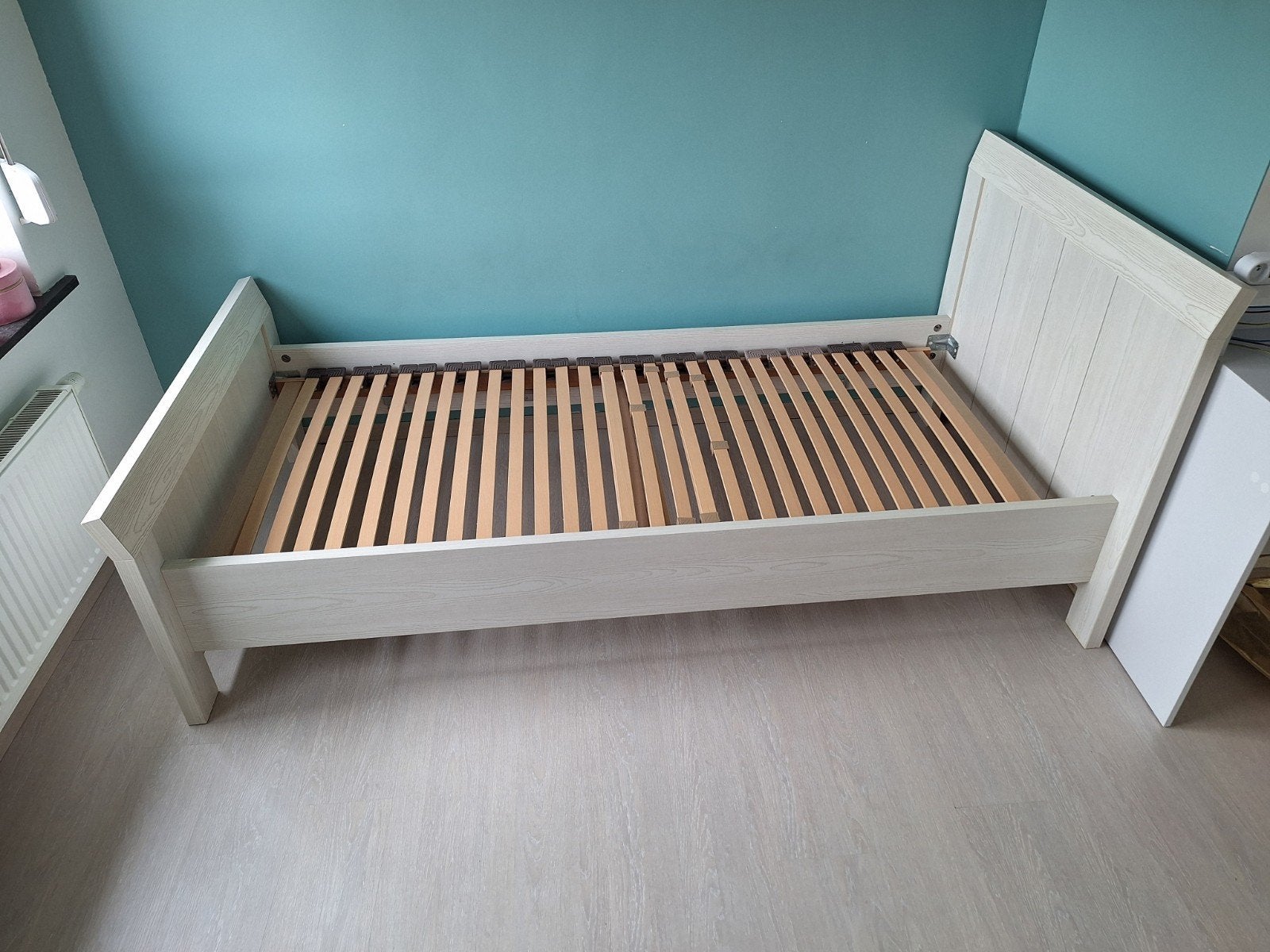 1-persoonsbed, Huis en Inrichting, Slaapkamer | Bedden, Ophalen, 90 cm, Eenpersoons, Wit