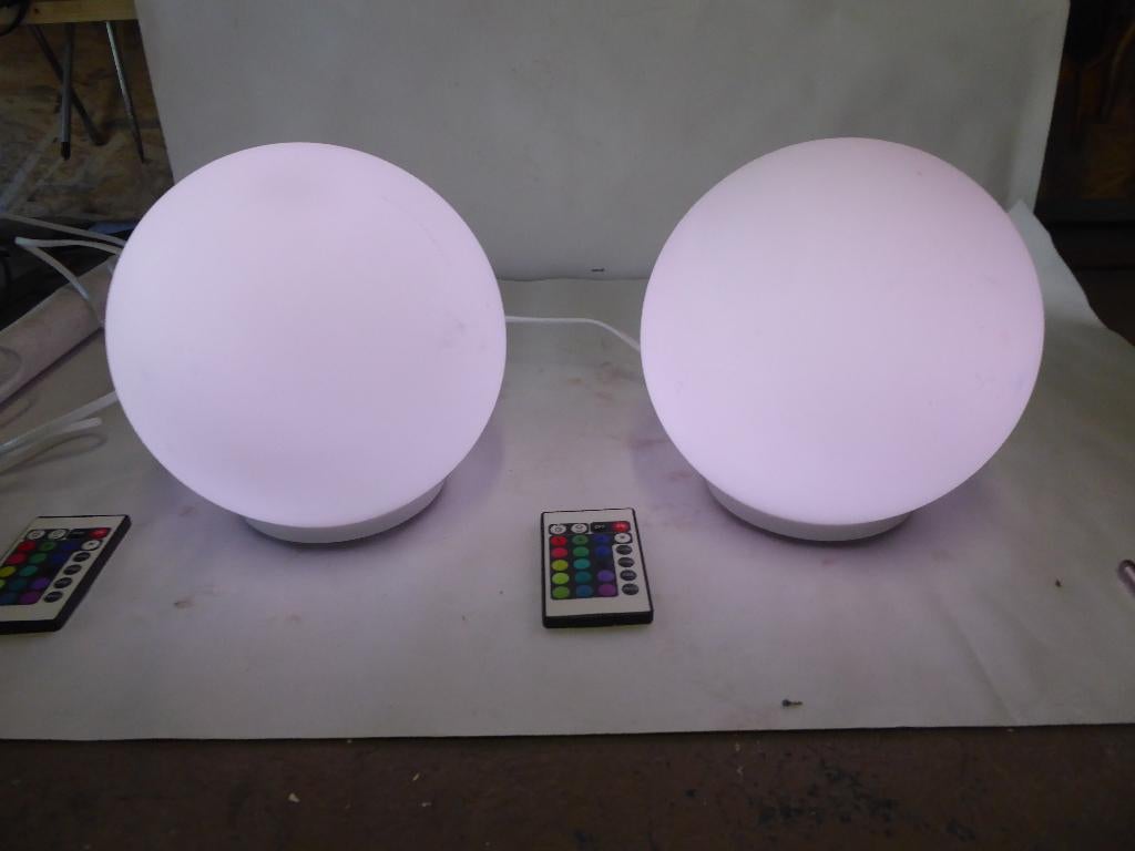 2 x lampe boule , lampe de chevet ou autres , multicolore, Enlèvement ou Envoi, Utilisé, Verre, Moins de 50 cm