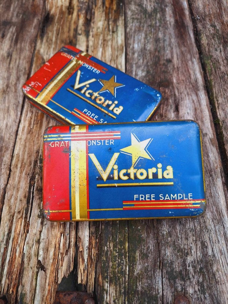 2 x N.V. Victoria Dordrecht Biscuits en Chocolade blikken😍, Collections, Boîte en métal, Enlèvement ou Envoi, Utilisé, Autre