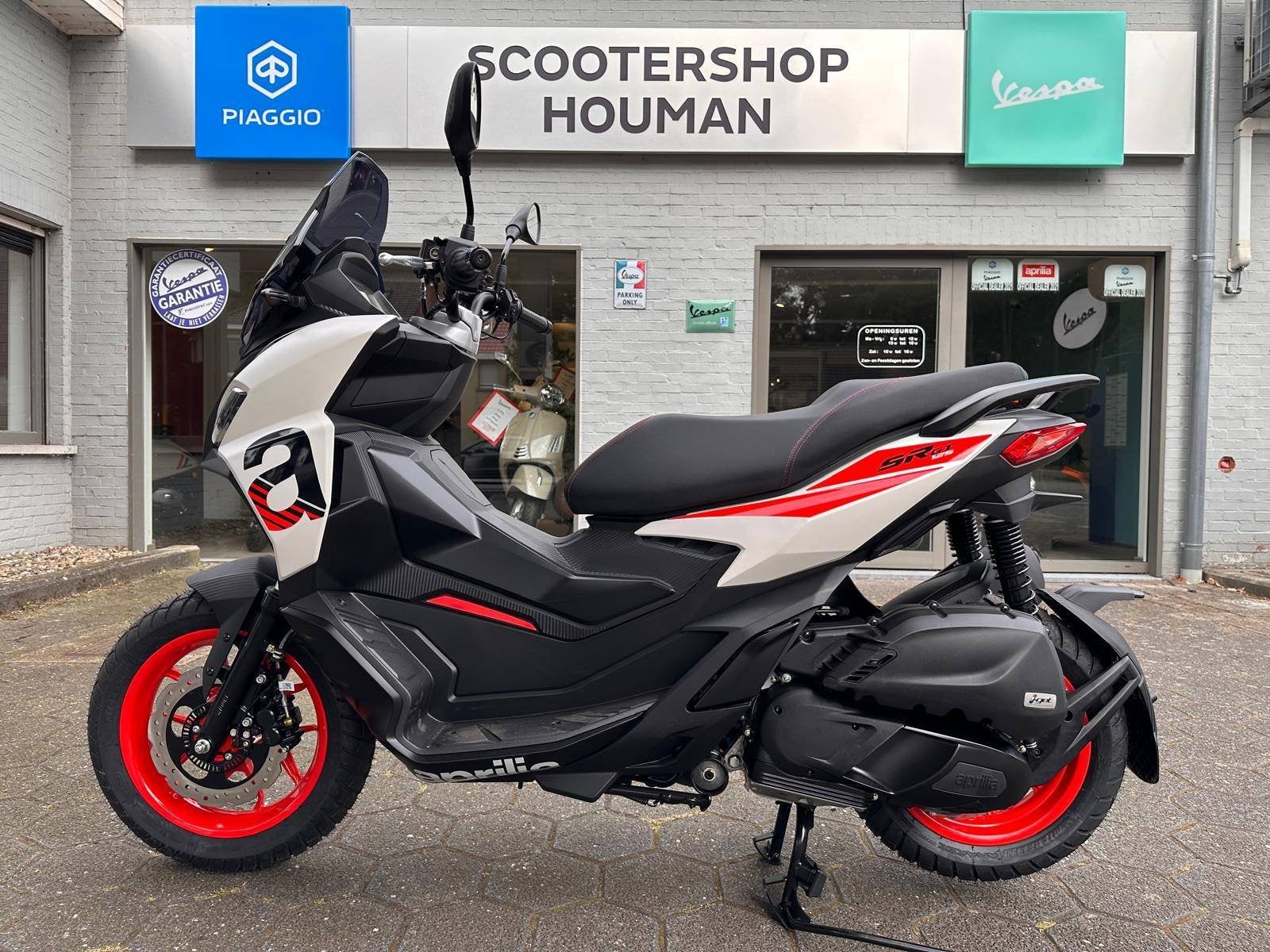 Aprilia SR GT Sport 125cc Space White (nr.44), Vélos & Vélomoteurs, Scooters | Aprilia, Neuf, Autres modèles, Essence