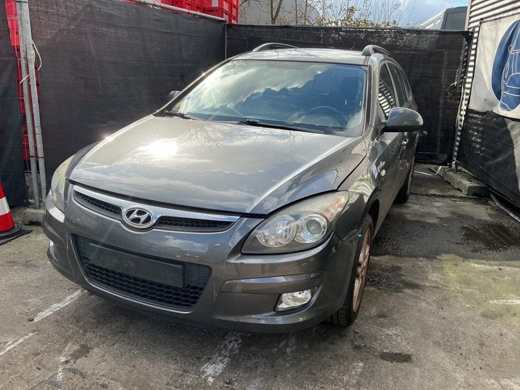 ETRIER DE FREIN AVANT GAUCHE Hyundai i30 Crosswagon (WWH), Utilisé, Hyundai