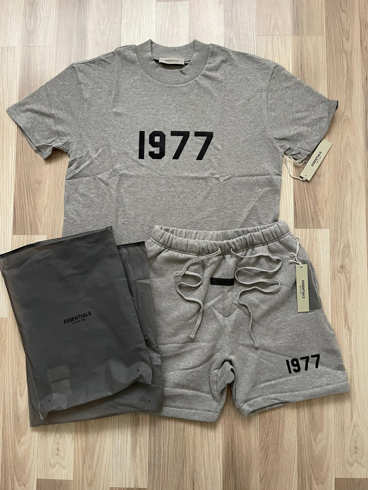 Coffret Essentials 1977, Enlèvement ou Envoi, Neuf, Taille 48/50 (M)